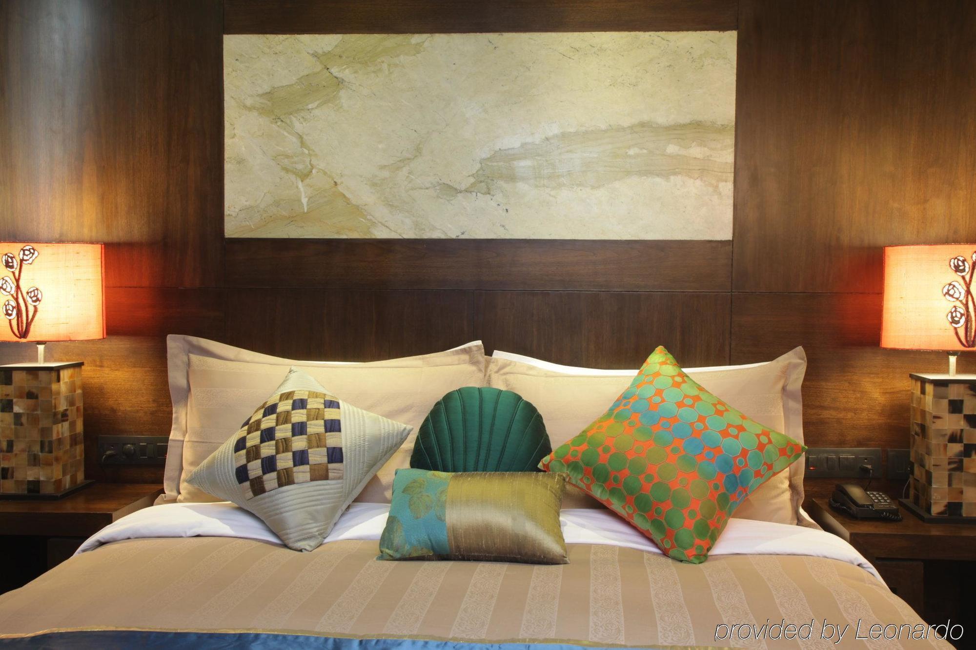 Justa Mg Road Hotel Bangalore Room photo