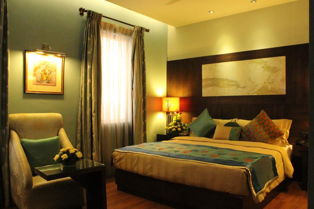 Justa Mg Road Hotel Bangalore Exterior photo