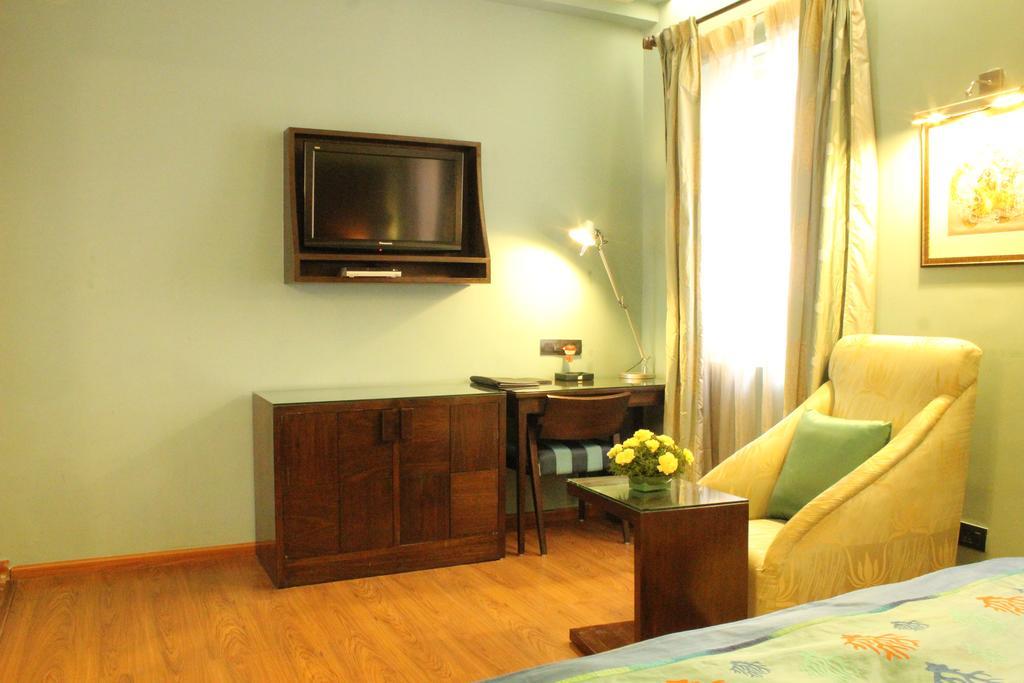 Justa Mg Road Hotel Bangalore Exterior photo