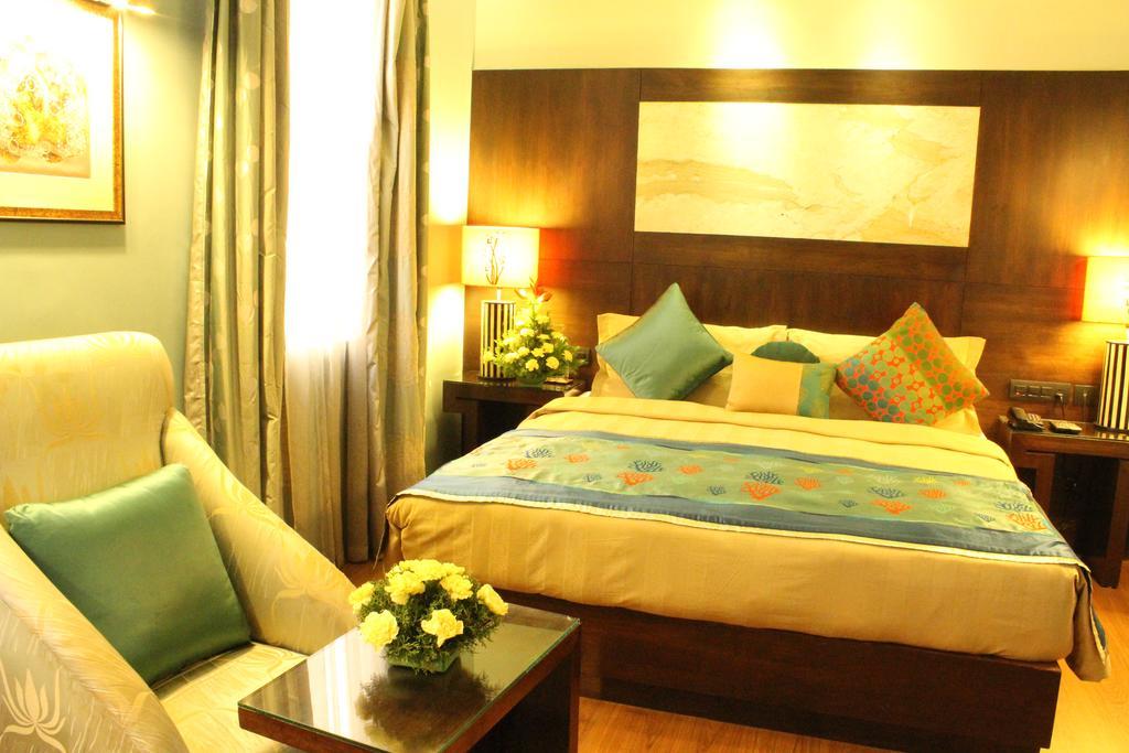 Justa Mg Road Hotel Bangalore Exterior photo